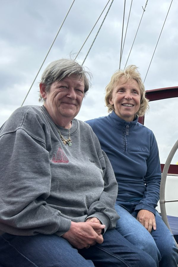 07E Tina und Ute windzerzaust